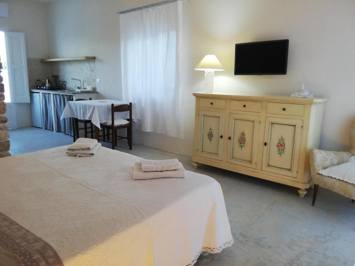 Holiday Home Trullo Antico Остуни Стая снимка