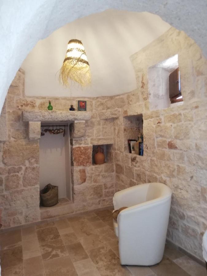 Holiday Home Trullo Antico Остуни Стая снимка