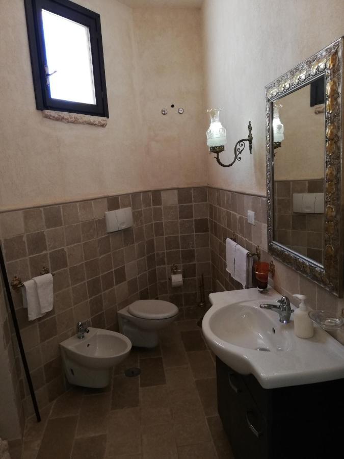 Holiday Home Trullo Antico Остуни Стая снимка