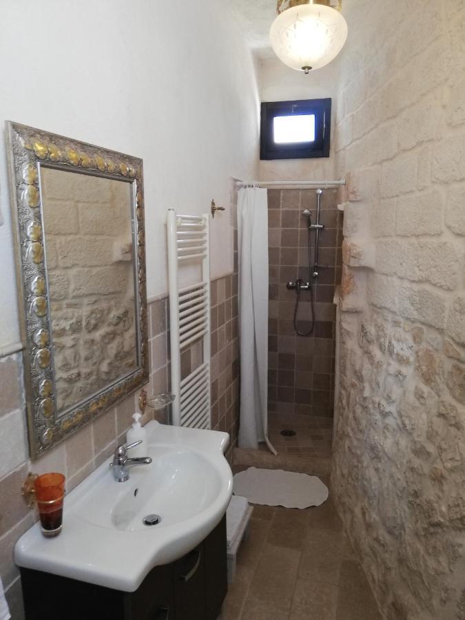 Holiday Home Trullo Antico Остуни Стая снимка