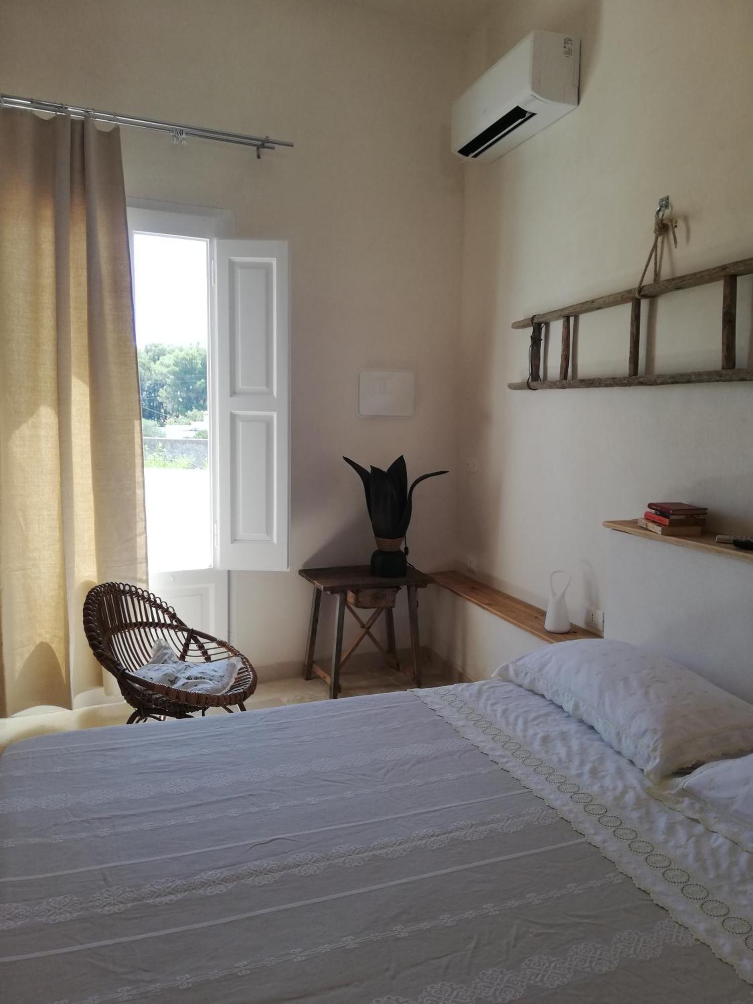 Holiday Home Trullo Antico Остуни Стая снимка